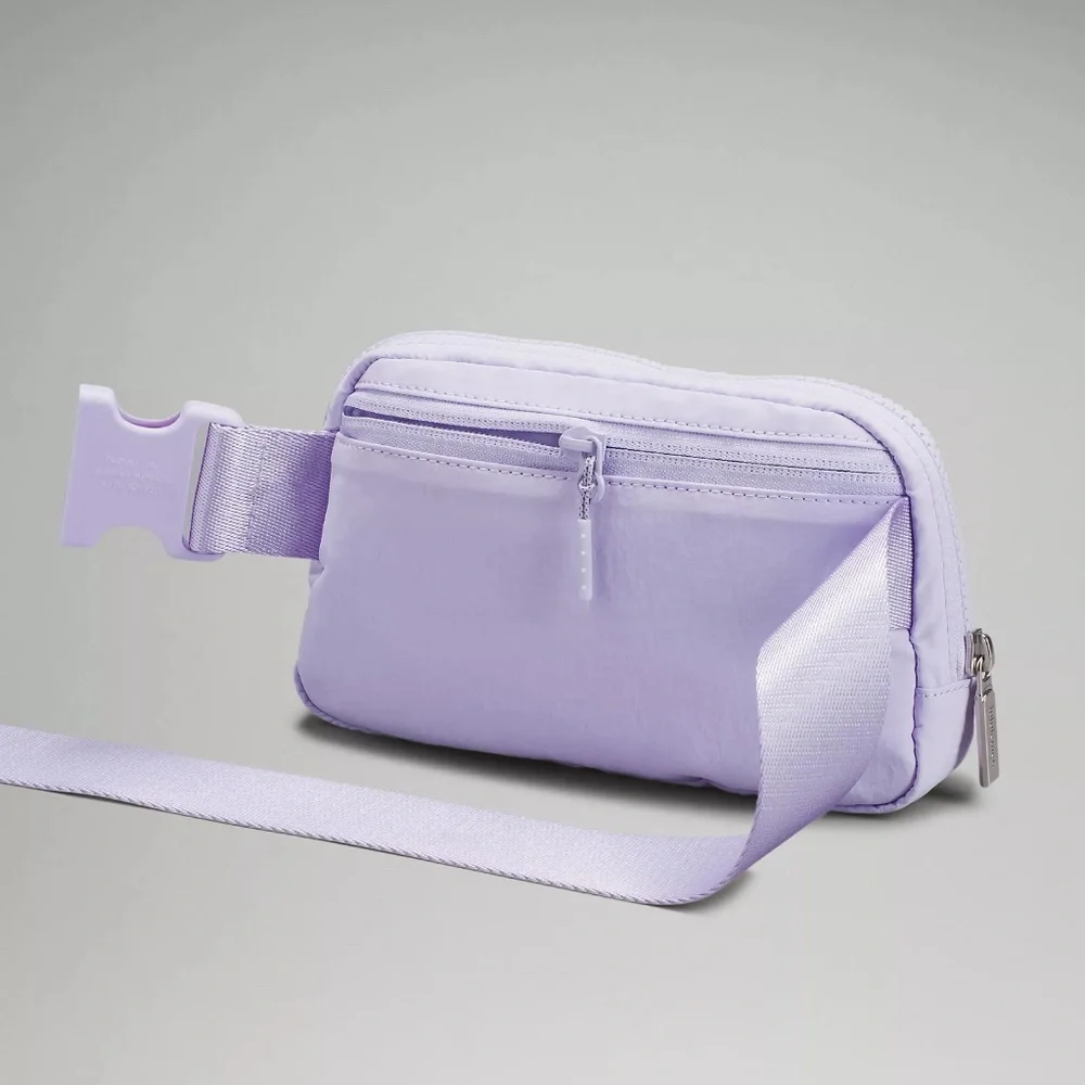 🆕 NWT EXTENDED STRAP lululemon everywhere belt bag - lavender fog - Picture 5 of 14